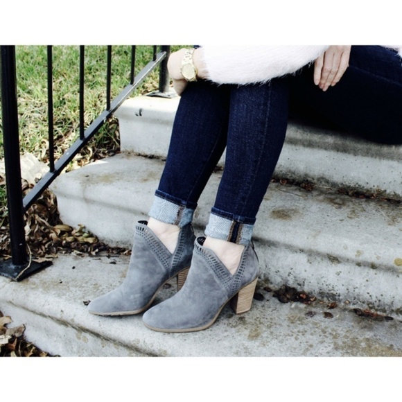 💕VINCE CAMUTO💕 Fileana Suede Heel Booties Gray - Picture 3 of 8